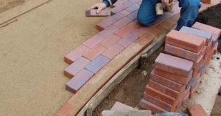 Установка тротуарной плитки в Чусовой - цена от 836 руб. за работу