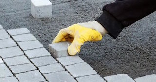 Укладка тротуарной плитки 50 на 50 в Чусовой в октябре
