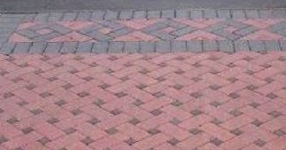 Укладка тротуарной плитки на старое бетонное основание в Чусовой в октябре