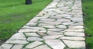 Профессиональная укладка камня на дорожки в Чусовой в октябре