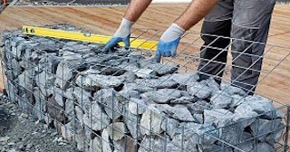 Устройство подпорной стенки из габионов в Чусовой в октябре